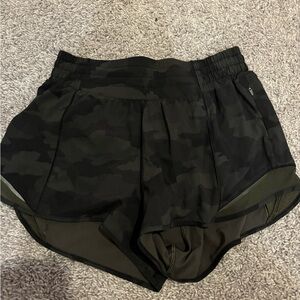 Lululemon camo HR 2.5 shorts size 6